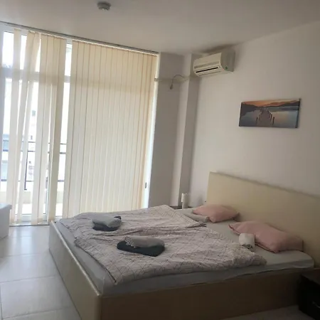 דירה Lovely 3 New Furnished Kamelia Sunny *